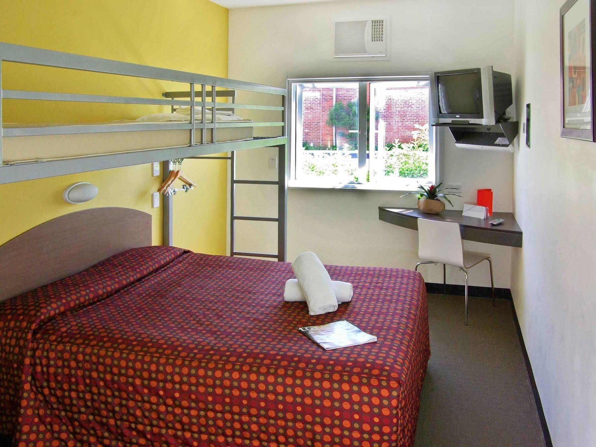 Ibis Budget Perth Airport Екстер'єр фото